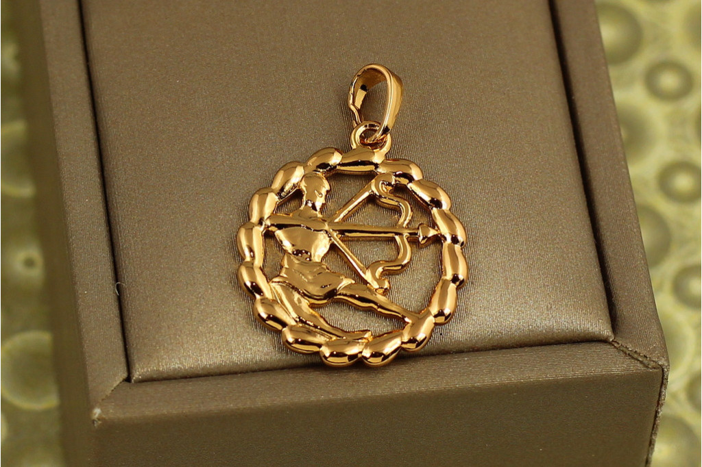 Кулон зодиак Xuping Jewelry стрелец рельефный круг 2 см золотистый