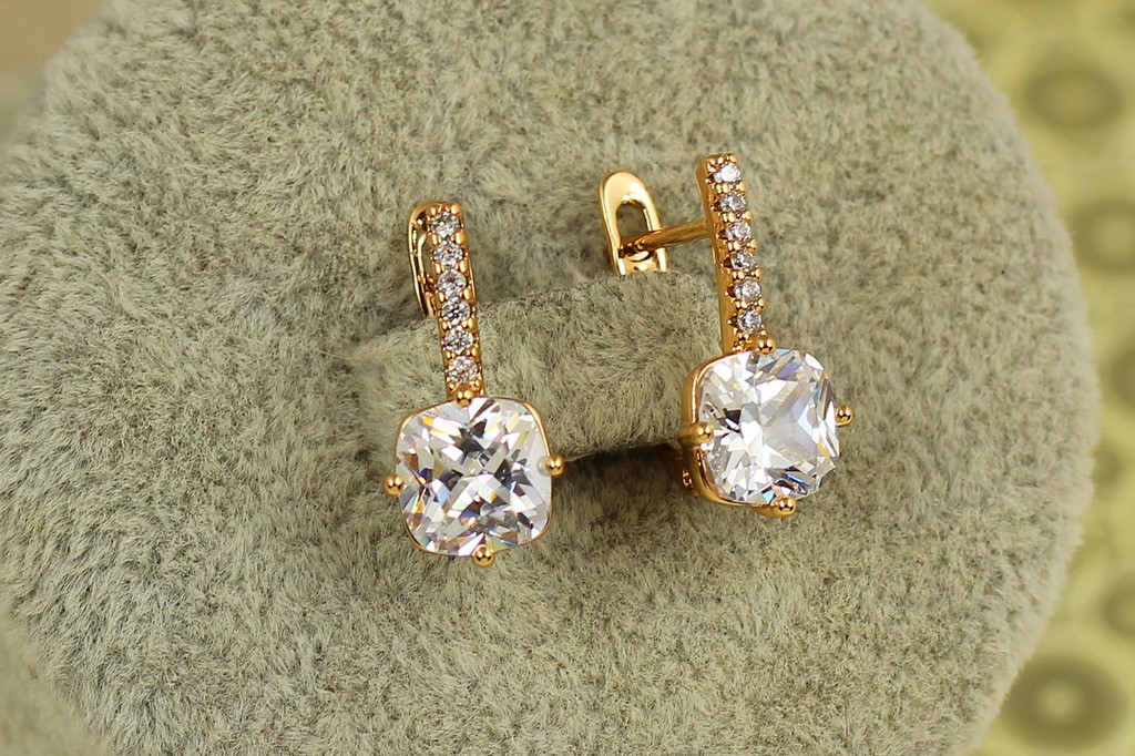 Серьги Xuping Jewelry Лед с белым камнем 1.7 см золотистые