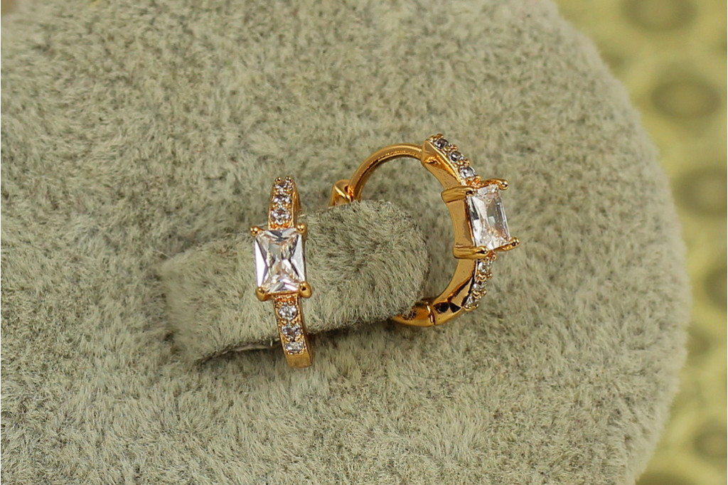 Серьги Xuping Jewelry колечки дорожка с прямоугольным камнем 1,2 см золотистые