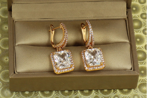 Сережки підвіски Xuping Jewelry авангард з білим каменем 3 см золотисті