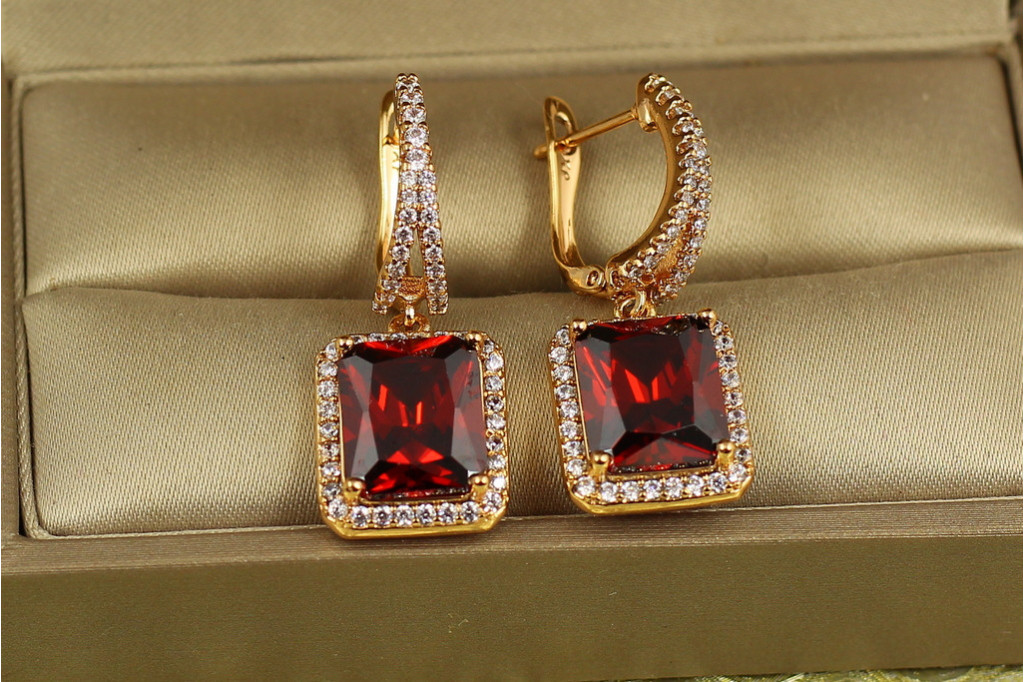 Сережки підвіски Xuping Jewelry авангард з червоним каменем 3 см золотисті