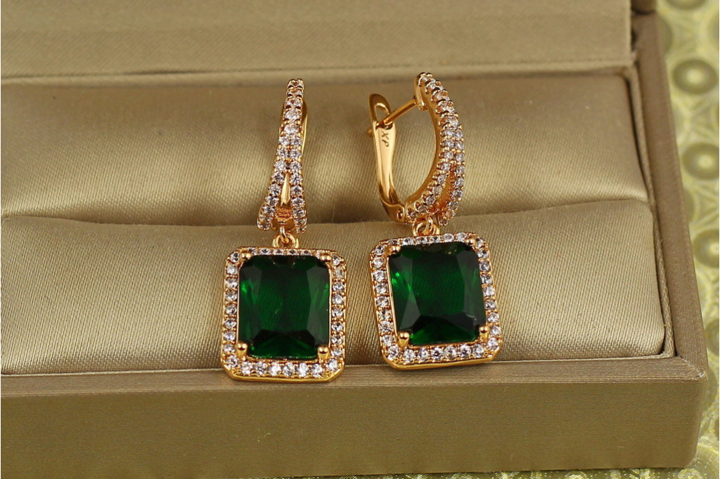 Сережки підвіски Xuping Jewelry авангард з зеленим каменем 3 см золотисті