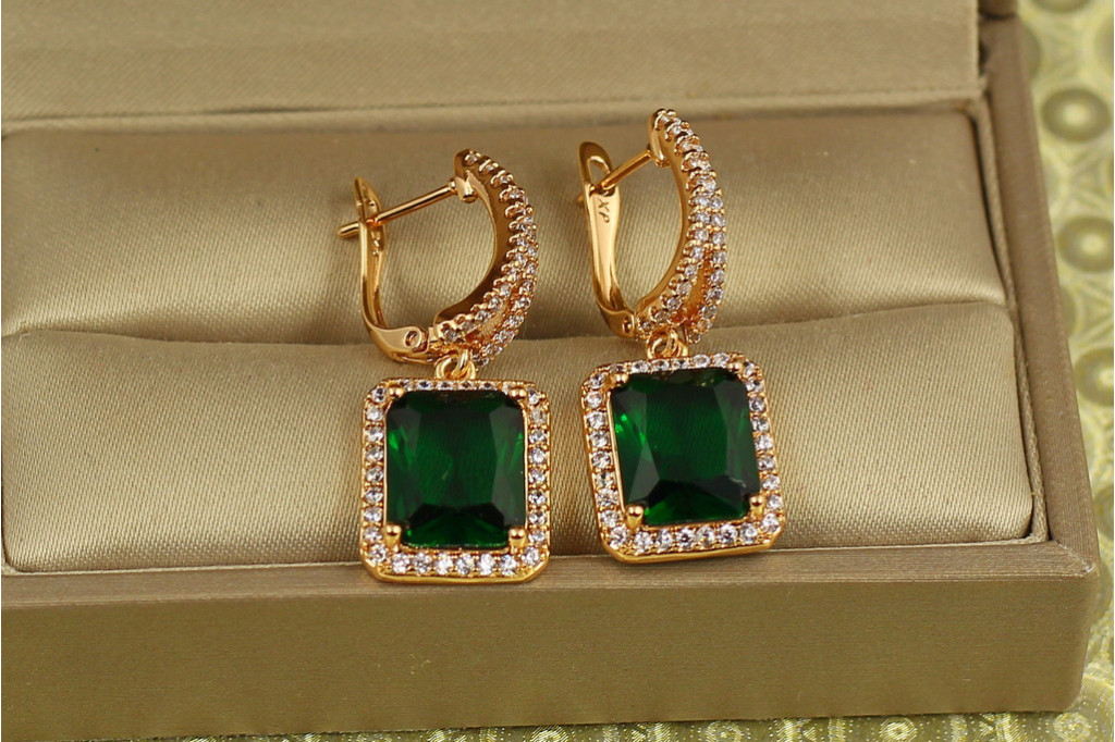 Сережки підвіски Xuping Jewelry авангард з зеленим каменем 3 см золотисті