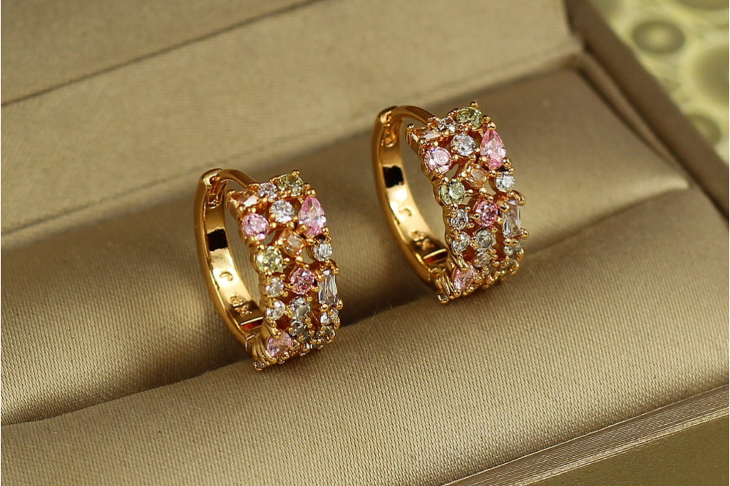 Сережки Xuping Jewelry Фієрія з різнокольоровими каменями 1,5 см золотисті