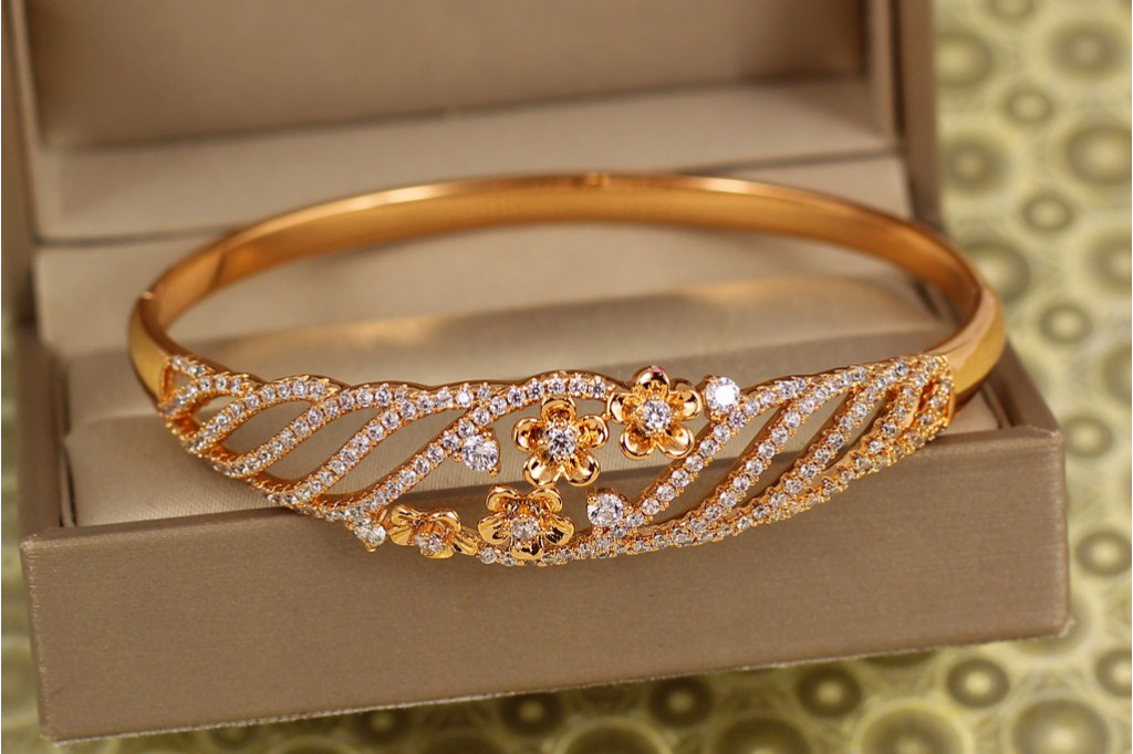 Браслет бенгл Xuping Jewelry Квіткове мерехтіння 60 мм на руку від 17 до 19 см золотистий