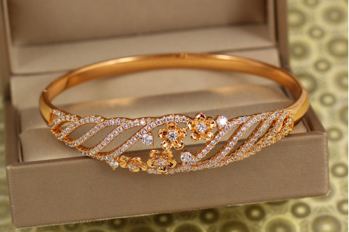 Браслет бенгл Xuping Jewelry Квіткове мерехтіння 60 мм на руку від 17 до 19 см золотистий
