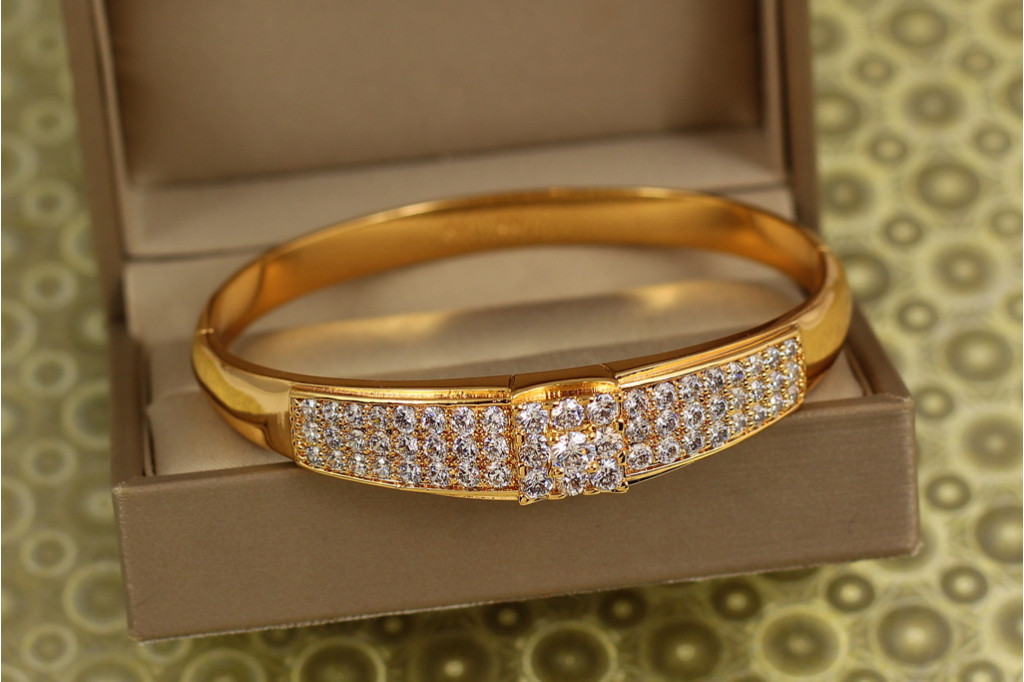 Браслет бенгл Xuping Jewelry Діамантовий шарм 57 мм від 16 см до 18 см золотистий