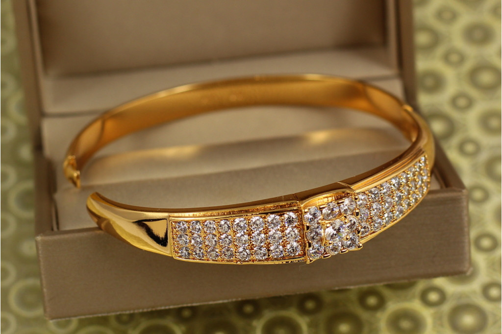 Браслет бенгл Xuping Jewelry Діамантовий шарм 57 мм від 16 см до 18 см золотистий
