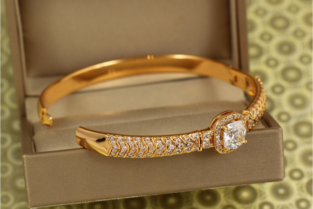 Браслет бенгл Xuping Jewelry Сяйво імператриці 60 мм на руку від 17 до 19 см золотистий