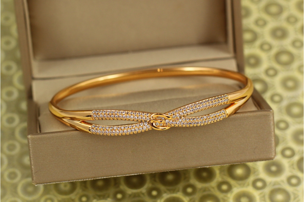 Браслет бенгл Xuping Jewelry Вузлик блиску 60 мм на руку від 17 до 19 см золотистий