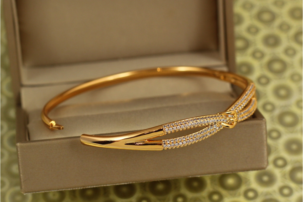 Браслет бенгл Xuping Jewelry Вузлик блиску 60 мм на руку від 17 до 19 см золотистий