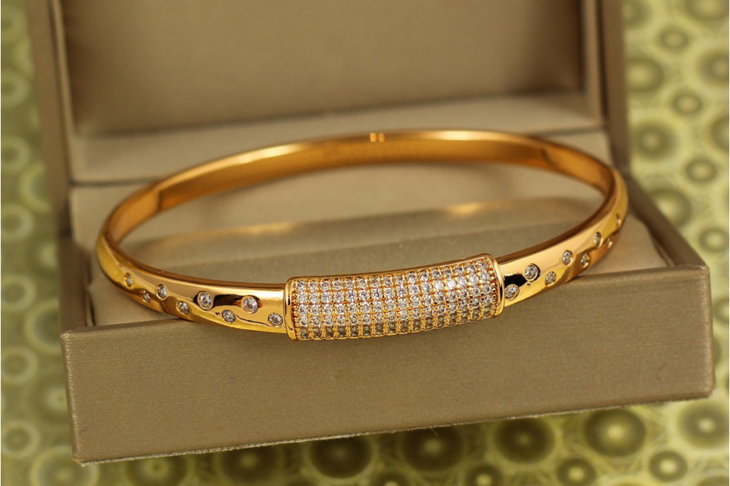 Браслет бенгл Xuping Jewelry Розсип зоряного блиску 60 мм на руку від 17 до 19 см золотистий