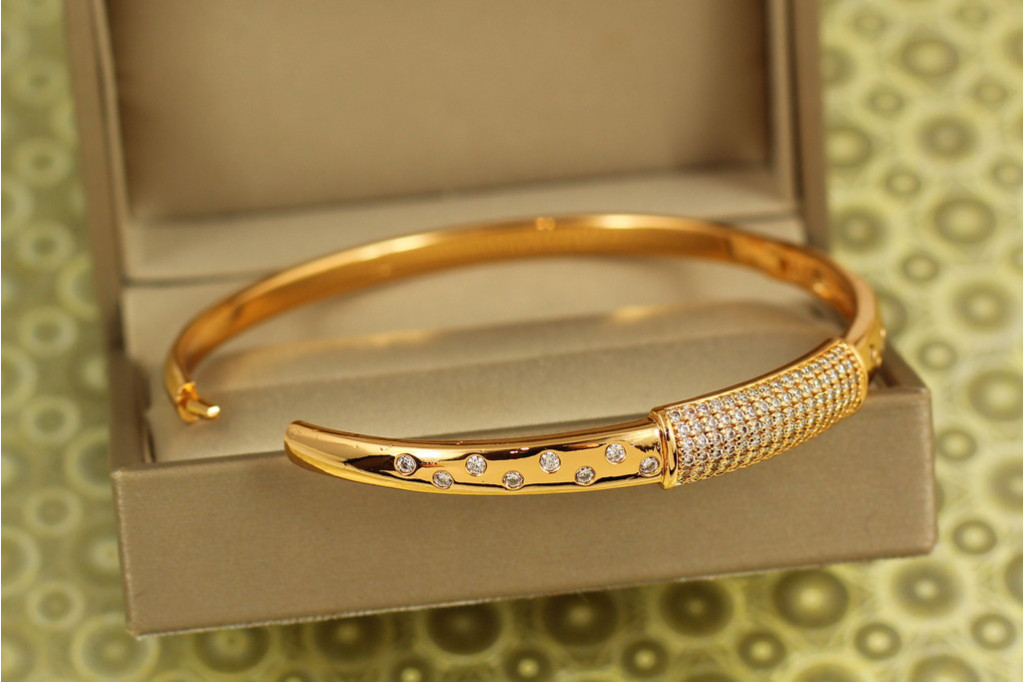 Браслет бенгл Xuping Jewelry Розсип зоряного блиску 60 мм на руку від 17 до 19 см золотистий