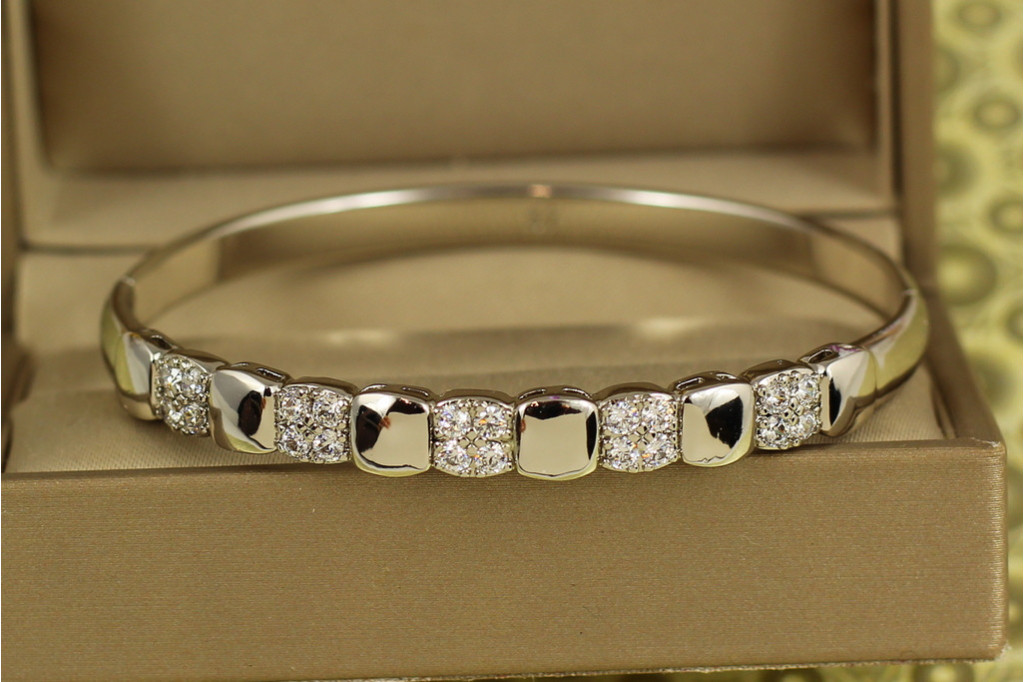 Браслет бэнгл Xuping Jewelry Кристаллический ритм 57 мм на руку от 16 см до 18 см серебристый