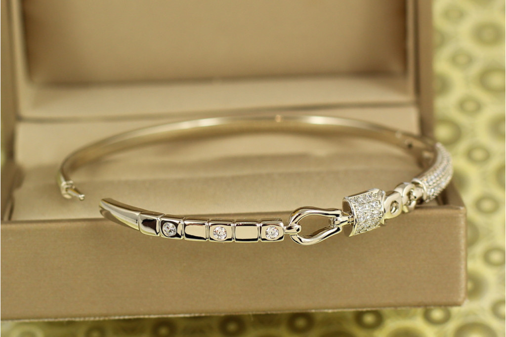 Браслет бэнгл Xuping Jewelry  Грация металла 57 мм на руку от 16 см до 18 см серебристый