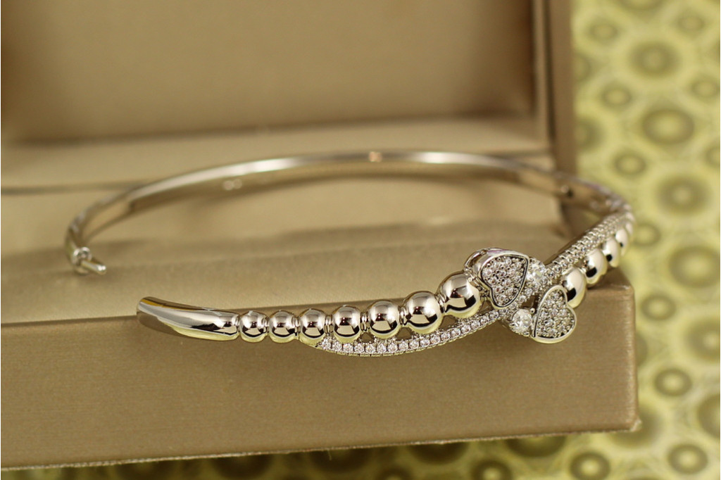 Браслет бенгл Xuping Jewelry Мелодія Серця від 17 см до 19 см сріблястий