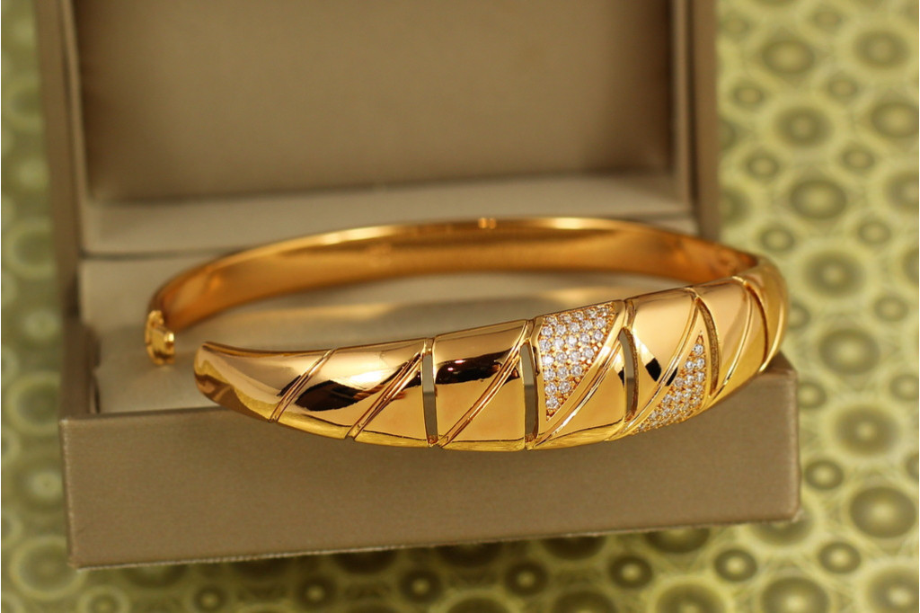 Браслет бенгл Xuping Jewelry Полум'яний вітраж 60 мм на руку від 17 до 19 см золотистий