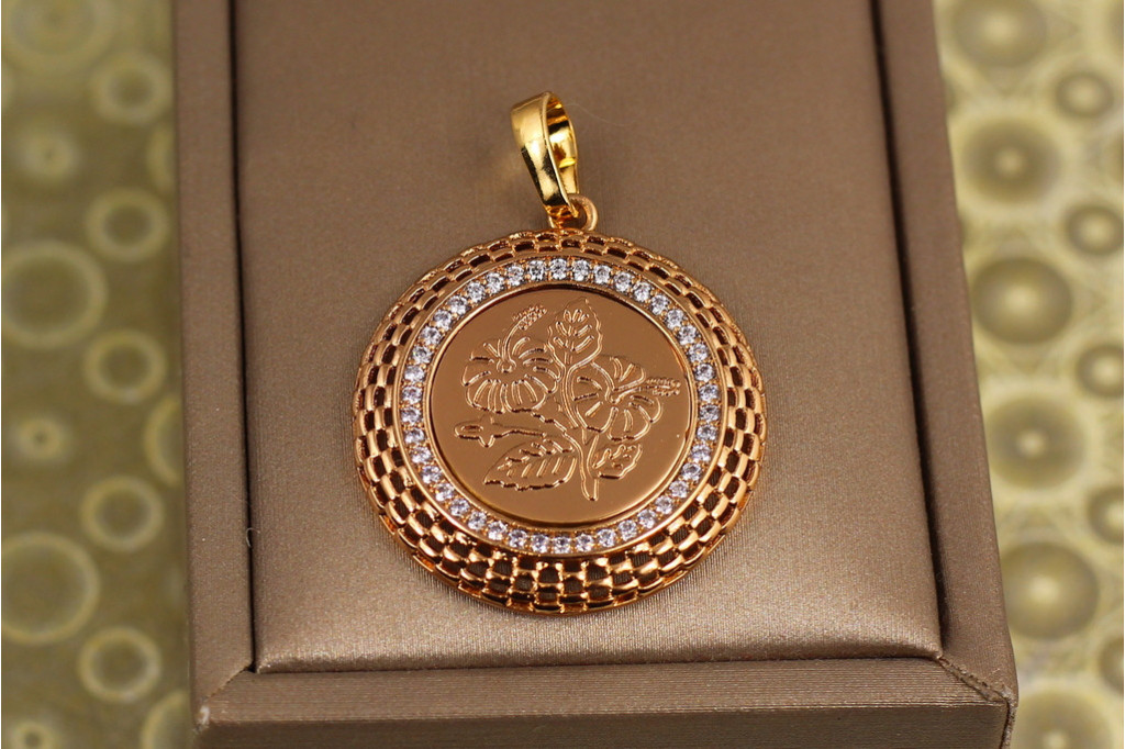 Кулон Xuping Jewelry Панно 2,8 см золотистый