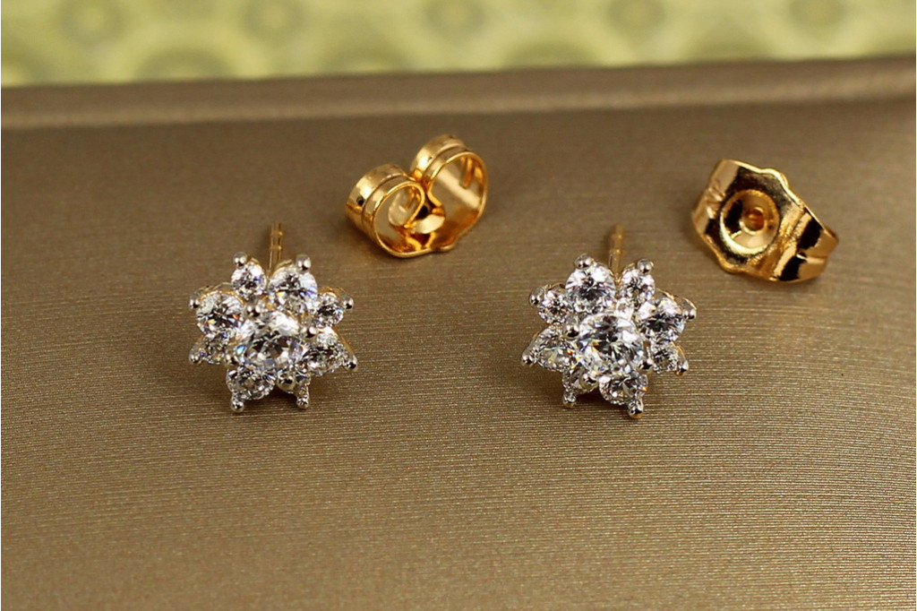 Серьги гвоздики Xuping Jewelry цветочная легкость с родием 9 мм золотистые