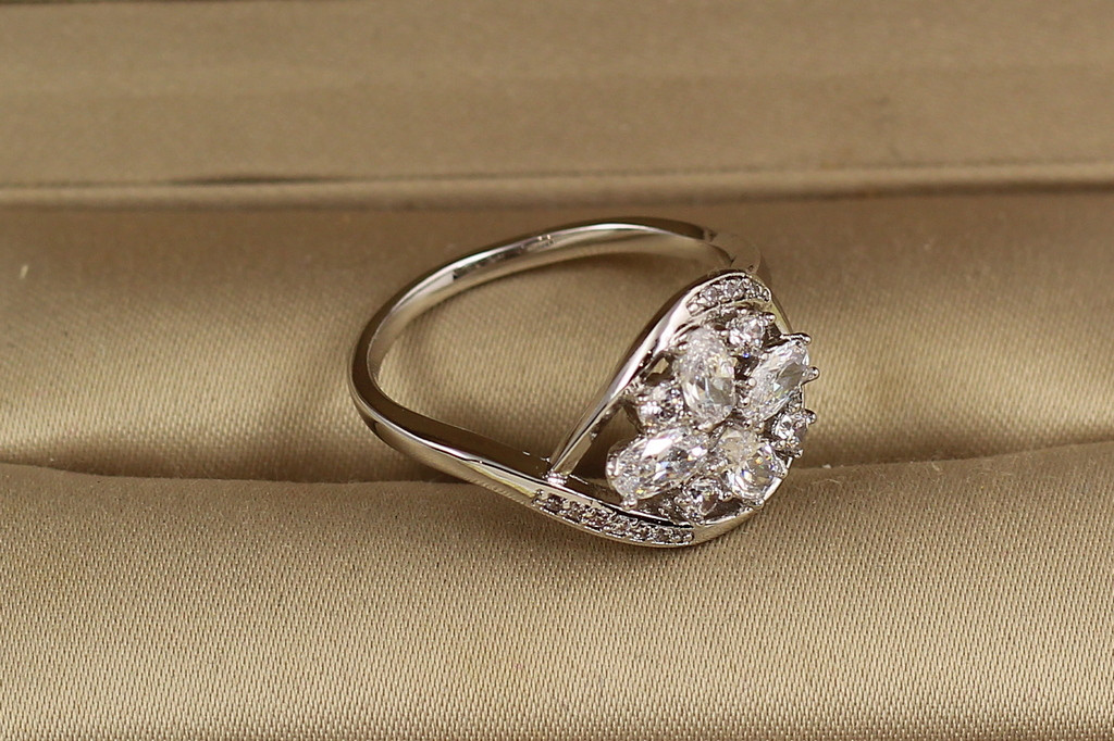 Кольцо Xuping Jewelry Кластер р 17 серебристое