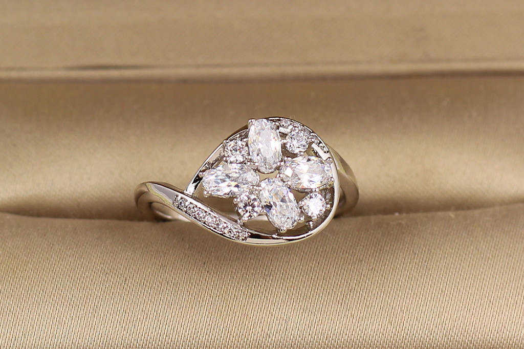 Кольцо Xuping Jewelry Кластер р 18 серебристое