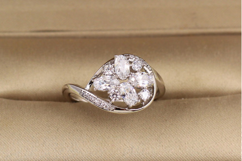 Кольцо Xuping Jewelry Кластер р 18 серебристое