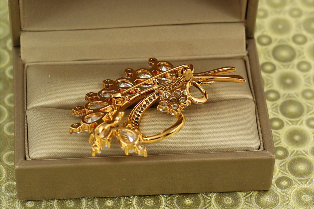 Брошь Xuping Jewelry Бриллиантовая ветвь золотистая
