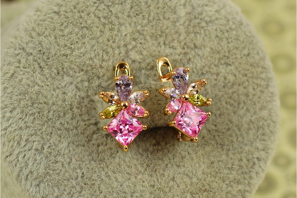 Серьги Xuping Jewelry Эльфийские с разноцветными камнями 1,4 см золотистые