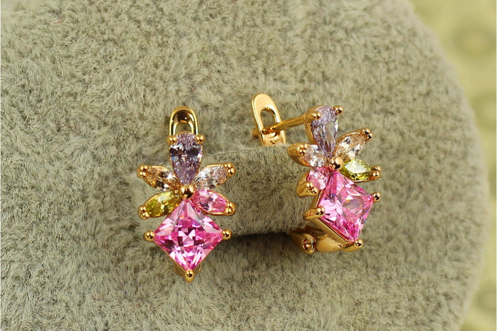 Серьги Xuping Jewelry Эльфийские с разноцветными камнями 1,4 см золотистые