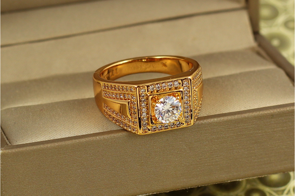 Кольцо Xuping Jewelry Цезарь р 21 золотистое