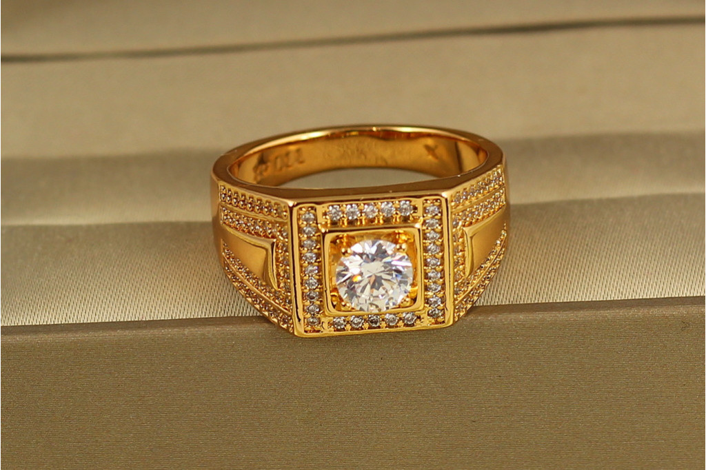 Кольцо Xuping Jewelry Цезарь р 21 золотистое