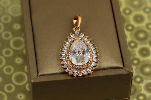 Кулон Xuping Jewelry Капля с огранкой 2,7 см золотистый