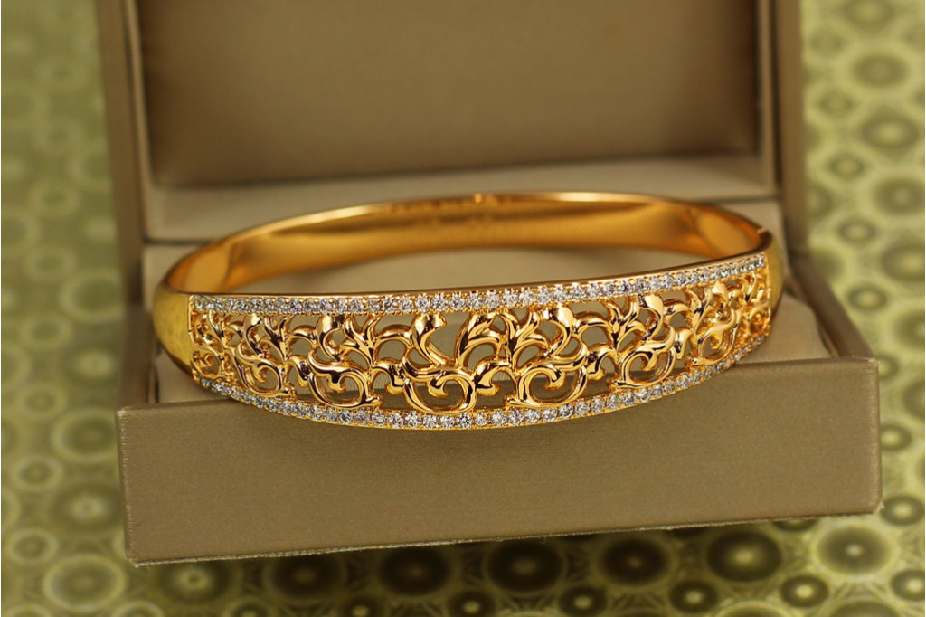 Браслет бенгл Xuping Jewelry Ажурна лоза 60 мм на руку від 17 до 19 см золотистий