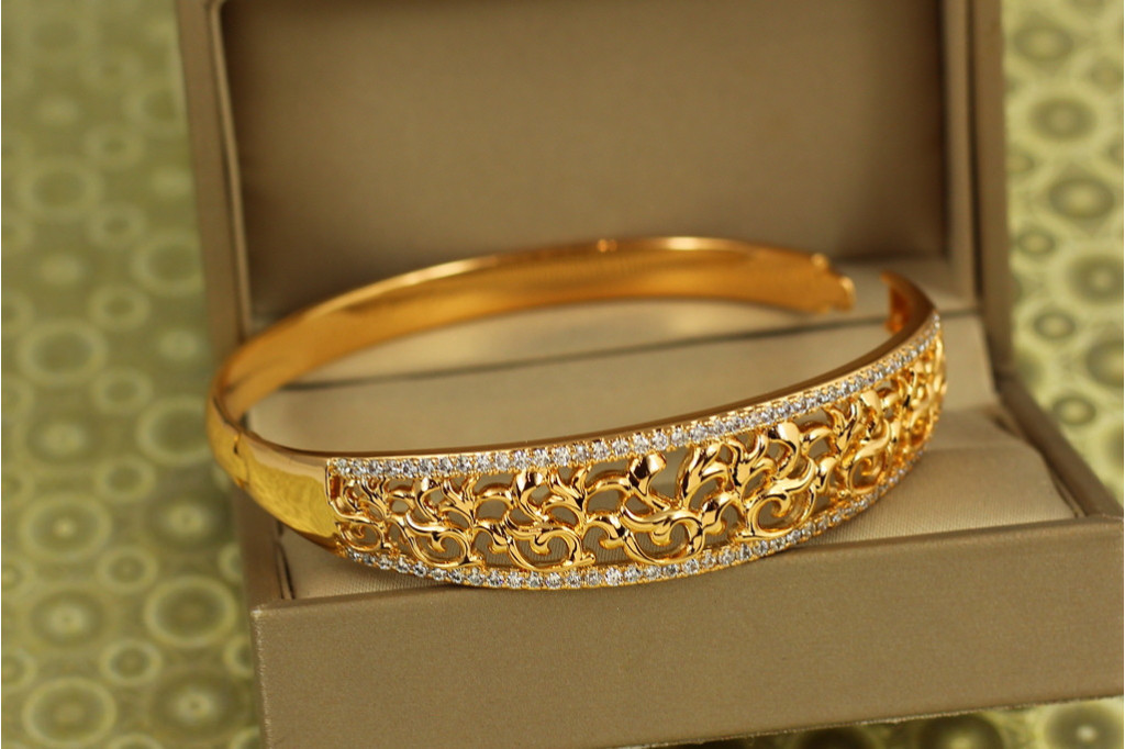 Браслет бенгл Xuping Jewelry Ажурна лоза 60 мм на руку від 17 до 19 см золотистий