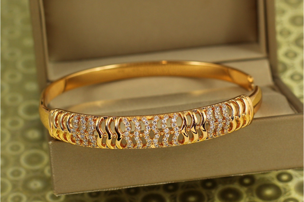 Браслет бенгл Xuping Jewelry Сяючі хвилі 60 мм на руку від 17 до 19 см золотистий