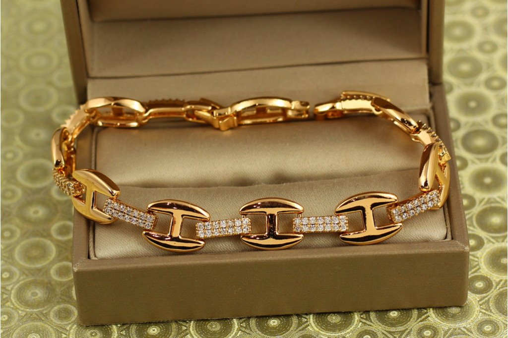 Браслет Xuping Jewelry Триумфатор 17 см 10 мм золотистый
