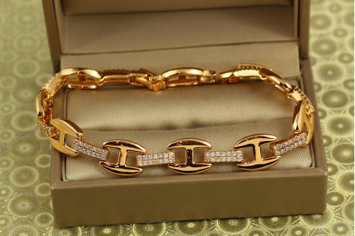 Браслет Xuping Jewelry Триумфатор 19 см 10 мм золотистый