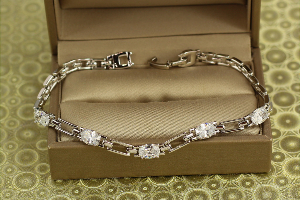 Браслет Xuping Jewelry Манхэттен с белыми камнями 19,5 см серебристый