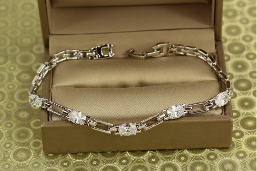 Браслет Xuping Jewelry Манхэттен с белыми камнями 19,5 см серебристый