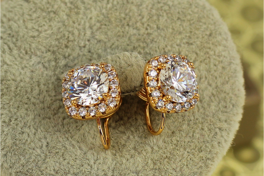 Серьги клипсы Xuping Jewelry Принцесса с белым камнем 11 мм золотистые