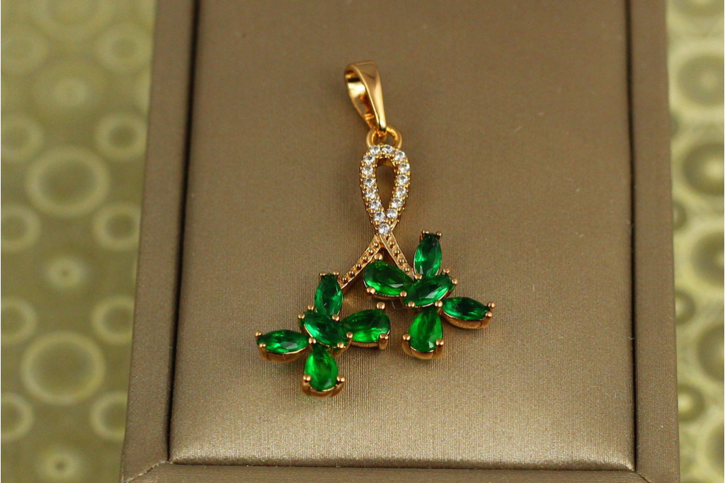 Кулон Xuping Jewelry Вихрь желаний с зеленым камнем 3 см золотистый
