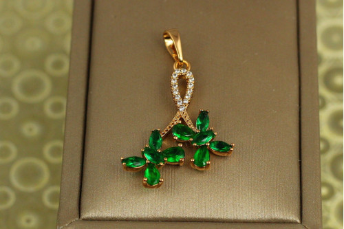 Кулон Xuping Jewelry Вихрь желаний с зеленым камнем 3 см золотистый