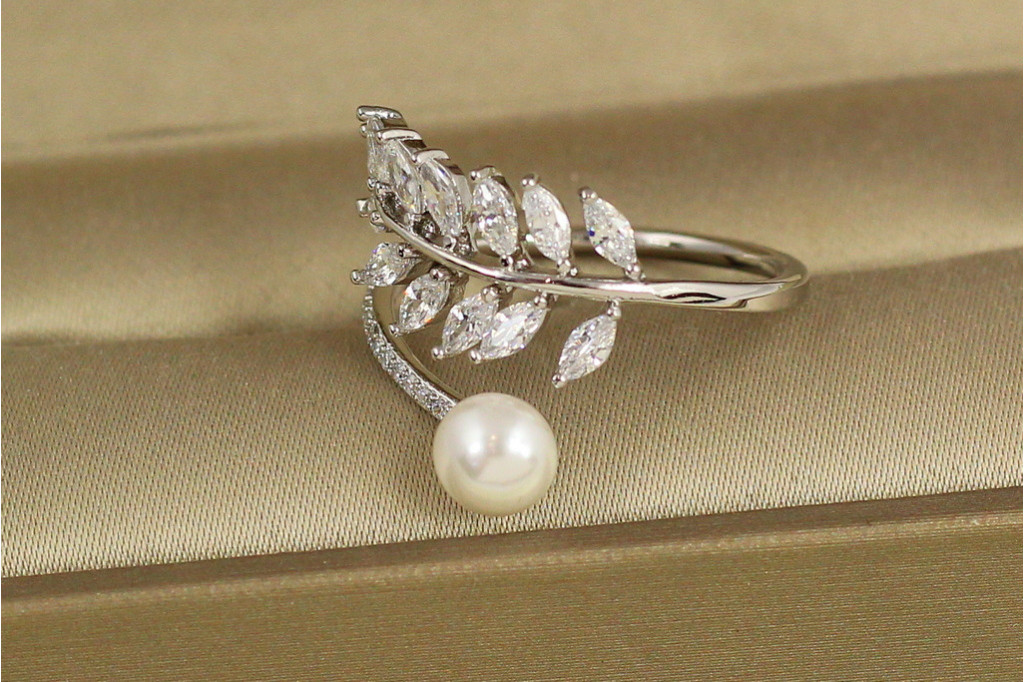 Кільце Xuping Jewelry Фіанітова гілка розсувне р 18 сріблясте