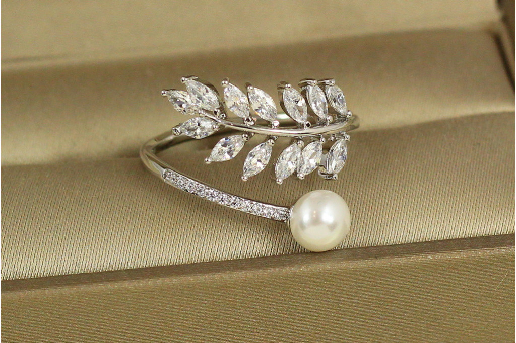 Кільце Xuping Jewelry Фіанітова гілка розсувне р 16 сріблясте