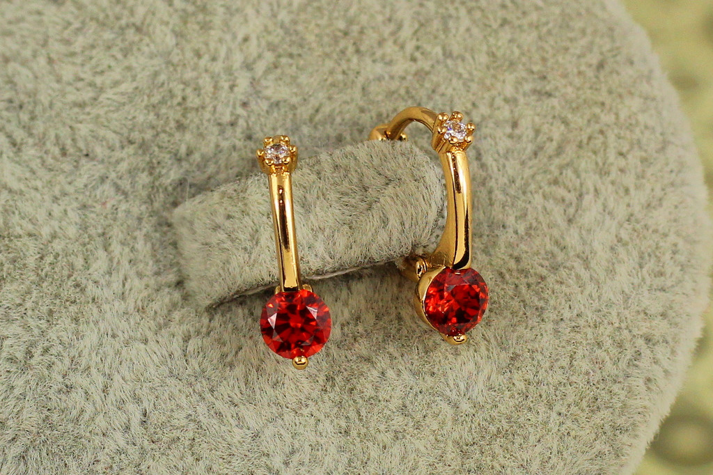 Серьги детские Xuping Jewelry Очарование с красным камнем 1,5 см золотистые