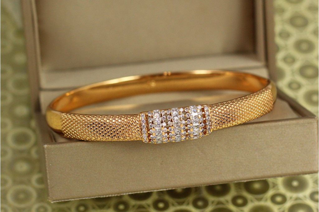 Браслет бенгл Xuping Jewelry Аріадна 60 мм на руку від 17 до 19 см золотистий