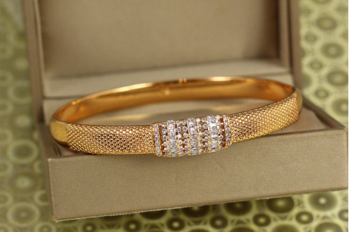 Браслет бенгл Xuping Jewelry Аріадна 60 мм на руку від 17 до 19 см золотистий