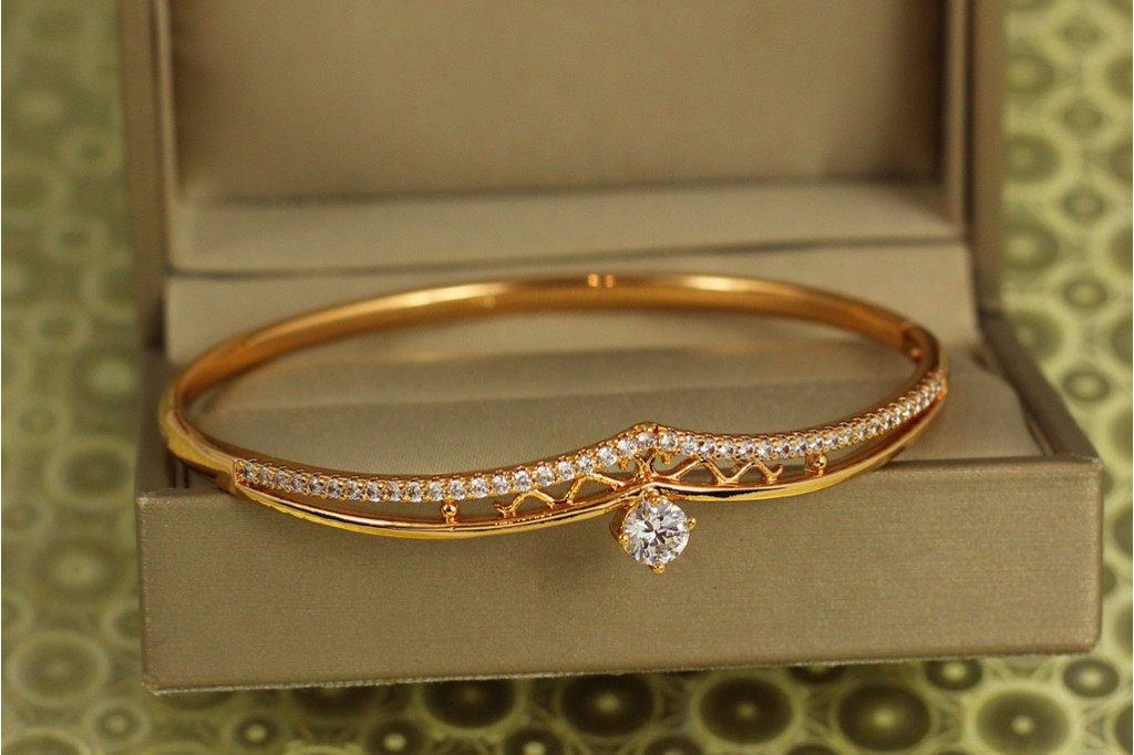 Браслет бенгл Xuping Jewelry Елегія 60 мм на руку від 17 до 19 см золотистий