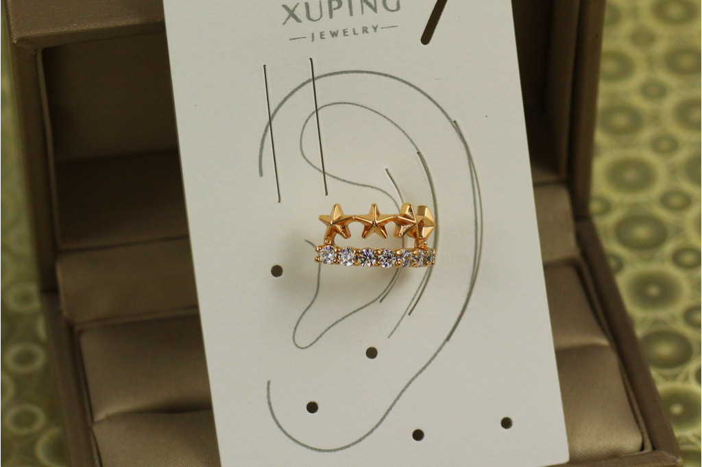 Серьги каффы Xuping Jewelry дорожка с четырьмя звездочками 8 мм золотистые