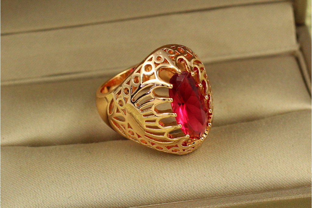Кільце Xuping Jewelry Бочонок з малиновим каменем р 17 золотисте